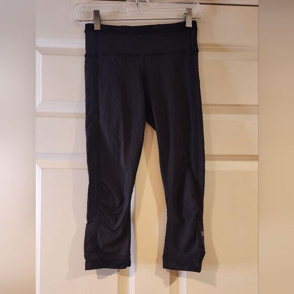 Lululemon Run for your Life black camo cropped leggings size 2 - Picture 1 of 5